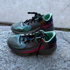 Nike kids Tennis shoes